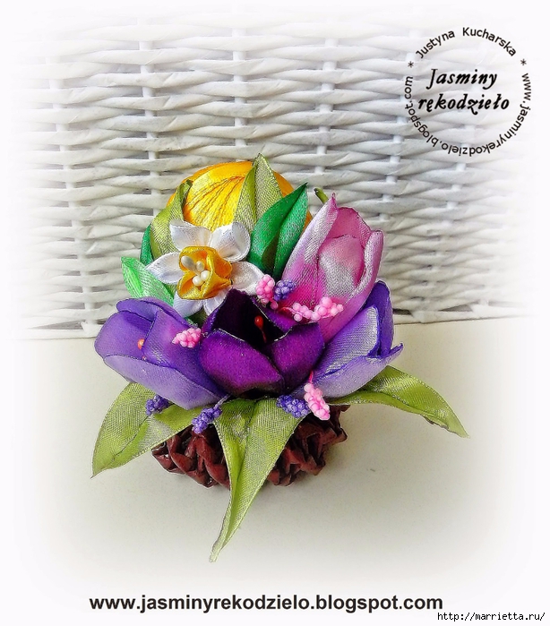 Шелковые пасхальные яйца с цветочками канзаши (1) (614x700, 298Kb)