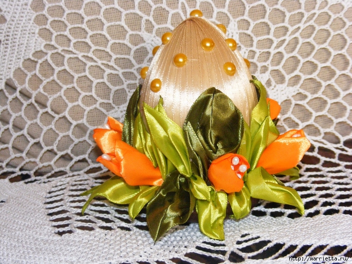 Шелковые пасхальные яйца с цветочками канзаши (25) (700x525, 374Kb)