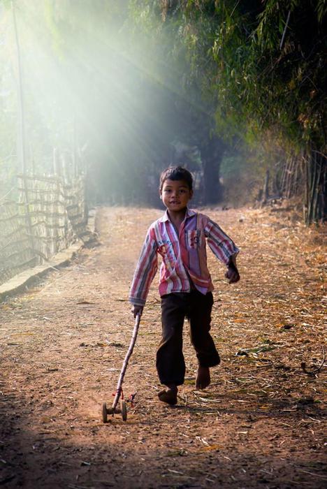 Счастливые дети на 30 удивительных фото со всего мира