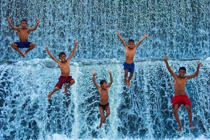 Счастливые дети на 30 удивительных фото со всего мира