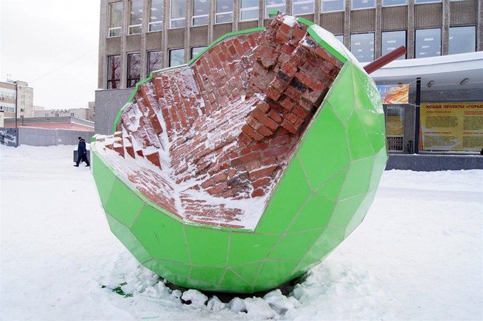 1295297987_apple-monument-01[1] (700x464, 79Kb)