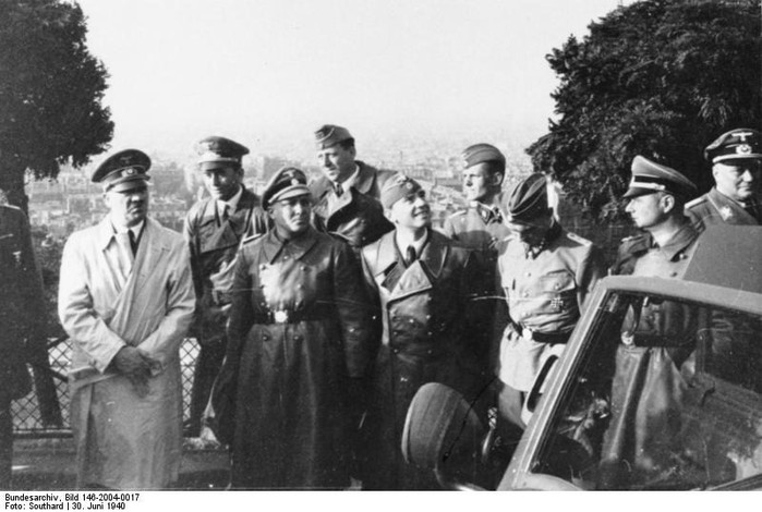 Paris 1940, Bormann, Giesler, Breker, Speer, Hitler (700x470, 79Kb)