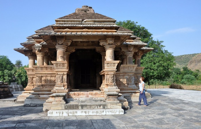 Храм Нагда - Nagda Sahasra Bahu temple 93339