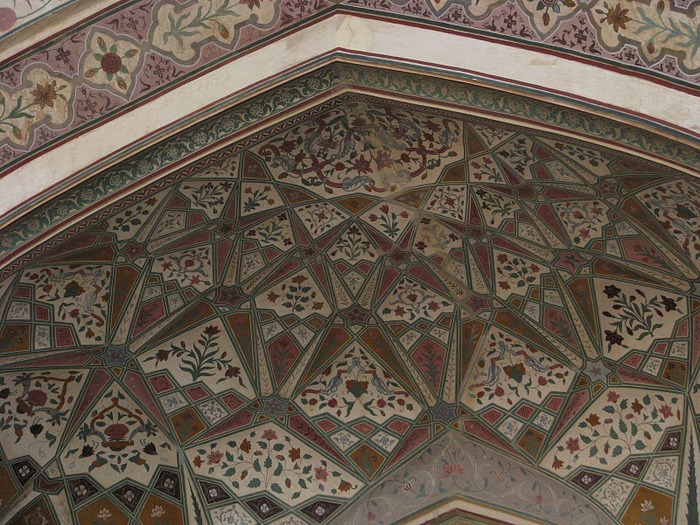 Paintings at Amber fort (700x525, 172Kb)