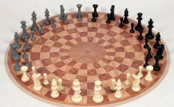 Радиальные шахматы на троих (590x366, 33Kb)