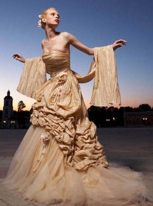 Необычное свадебное платье (9) (520x700, 56Kb)