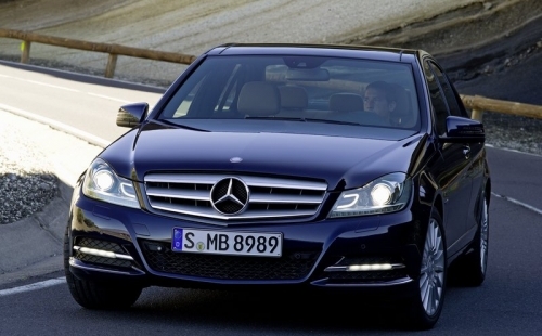 3655449_mercedesbenzcclasssedan201101 (500x310, 112Kb)