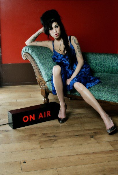 Умерла британская певица Эми Уайнхаус (Amy Winehouse)/2822077_amy_winehouse061 (409x604, 52Kb)