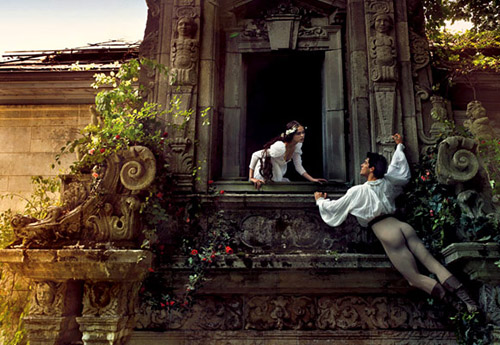 romeo-and-juliet-annie-leibovitz-3 (500x345, 76Kb)