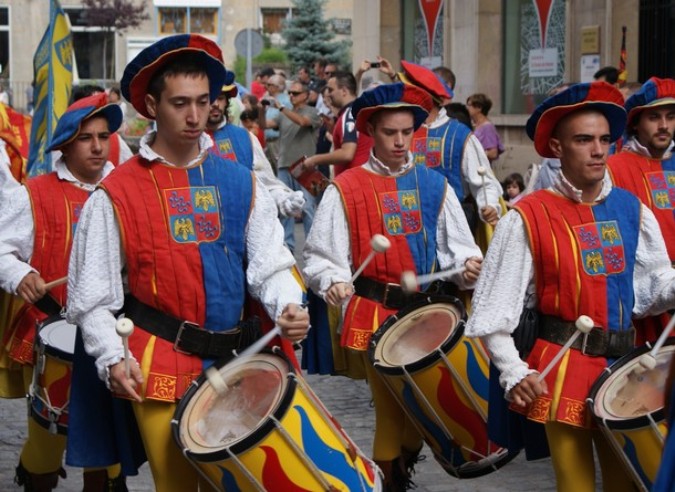 Фольклорный фестиваль в Пиренеях, Хака, Испания, 2 августа 2011 года./2270477_166 (675x492, 116Kb)