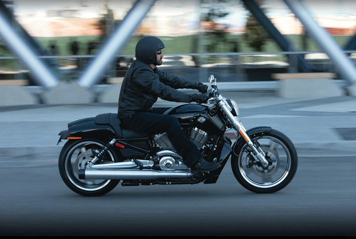 Harley Davidson V-Rod 10th Anniversary Edition/2822077_12vrodmusclemylit11 (700x469, 91Kb)