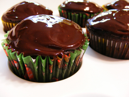 3074932681_3e8671197c Chocolate Mayonnaise Cupcakes_M (499x374, 103Kb)