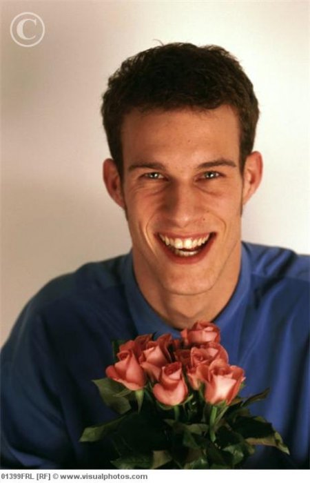 1255730583_man_with_bouquet_of_roses_01399frl (450x700, 38Kb)