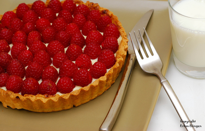 /4453387_5456847002_5f852ae108_Raspberry_Tart_L (700x447, 185Kb)