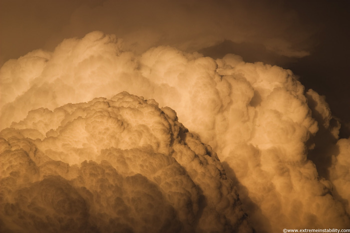 Strong updraft tower in northeast Oklahoma June 9, 2009 (700x466, 67Kb)