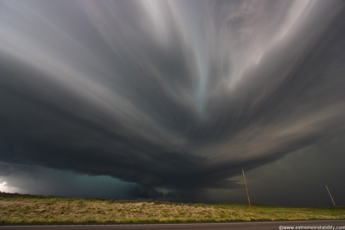 supercell storm moves south in the Nebraska Sand Hills south of Valentine, July 13, 2009 (700x466, 55Kb)