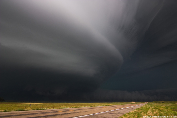 supercell storm moves south in the Nebraska Sand Hills south of Valentine, July 13, 2009_1. (700x466, 49Kb)