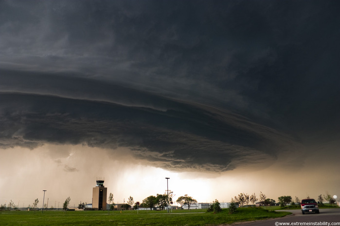 Long-lived supercell moves across northeast Nebraska May 28, 2004 (700x466, 56Kb)