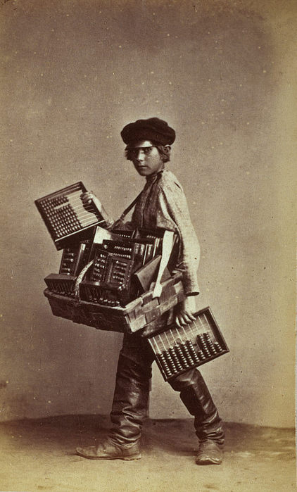 33854An Abacus Seller (422x700, 61Kb)