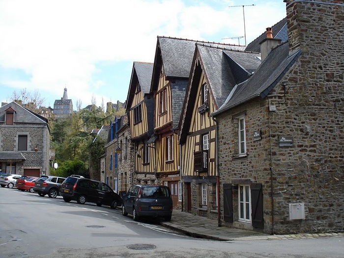 Фужер (Fougeres) — старинный город-крепость с 13 башнями в Бретани 47596