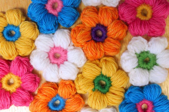 Как вязать цветы крючком: простые и сложные схемы вязания своими руками (мастер-класс + фото)