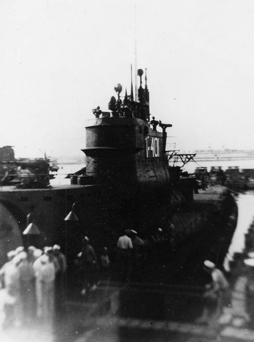 Японская авианесущая подводная лодка I-401 в Токийском заливе (519x700, 88Kb)
