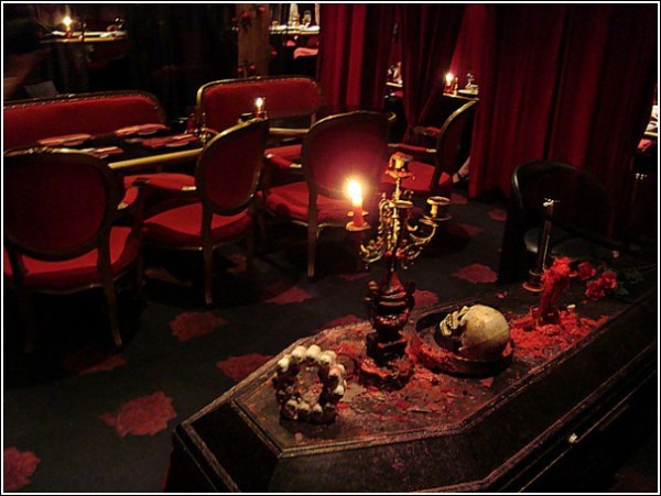 Vampire-cafe-1 (600x451, 65Kb)