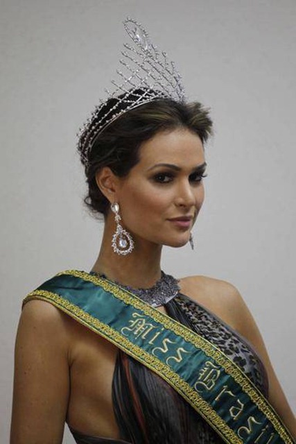 Мисс Вселенная 2011 (6)