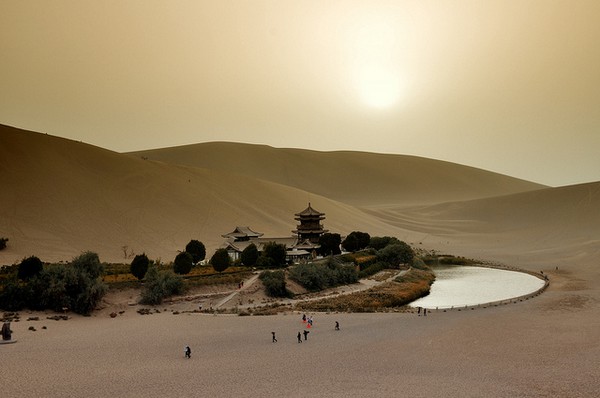 Старинный оазис посреди пустыни Такла-Макан  4 (600x398, 50Kb)