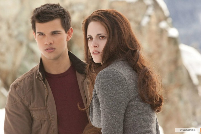 kinopoisk.ru-Twilight-Saga_3A-Breaking-Dawn-Part-2_2C-The-1976341 (700x466, 74Kb)