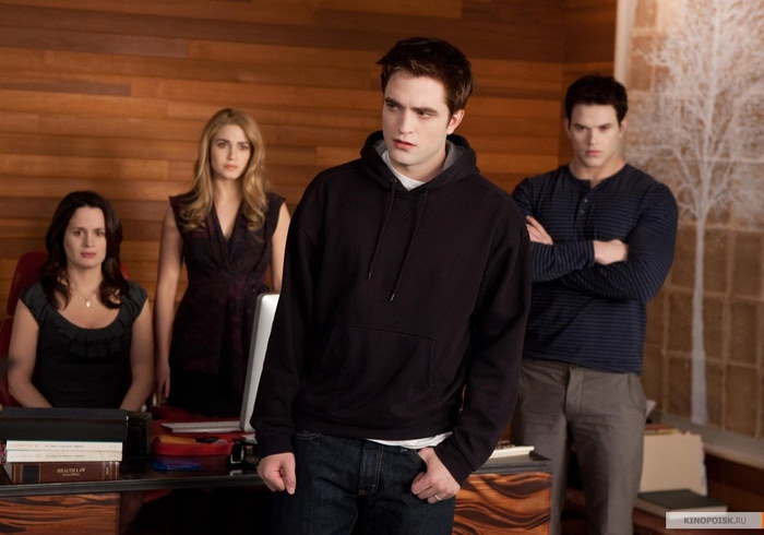 kinopoisk.ru-Twilight-Saga_3A-Breaking-Dawn-Part-2_2C-The-2002657 (700x490, 75Kb)