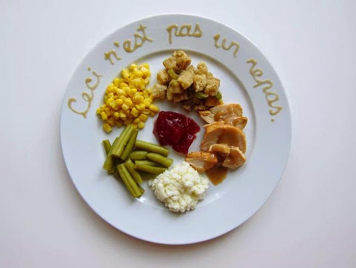 Как выглядят тарелки известных художников на День благодарения