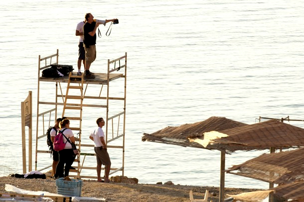 Тысячи голых сфотографировались на берегу Мертвого моря, 17 сентября 2011 года./2270477_156 (610x406, 250Kb)