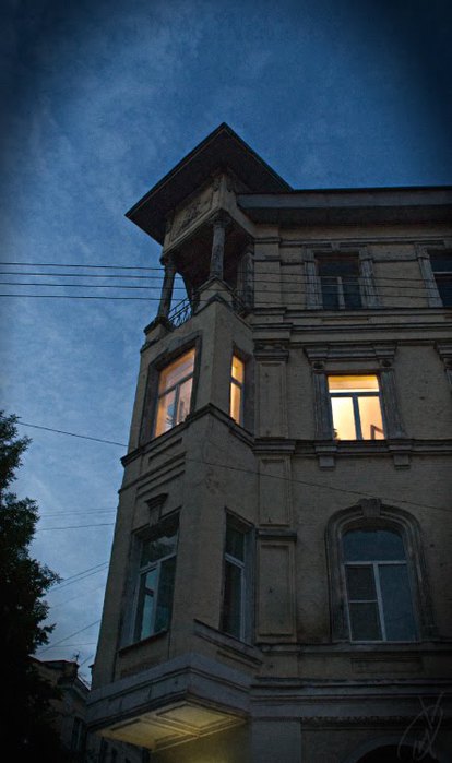 light-in-window (414x700, 50Kb)
