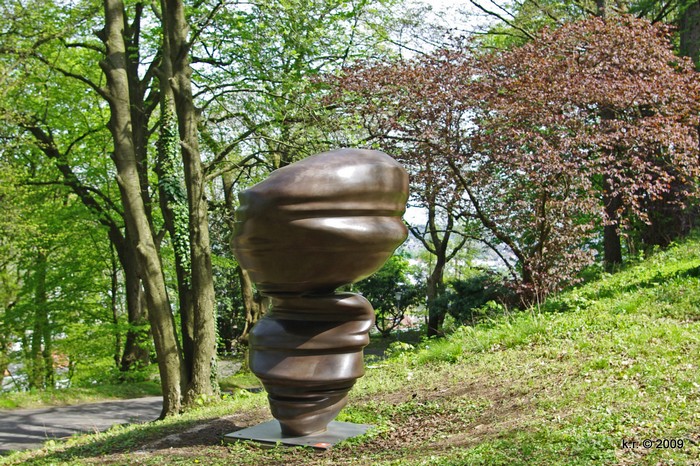 Тони Крэг, Tony Cragg - автор скульптур из урбанистических материалов