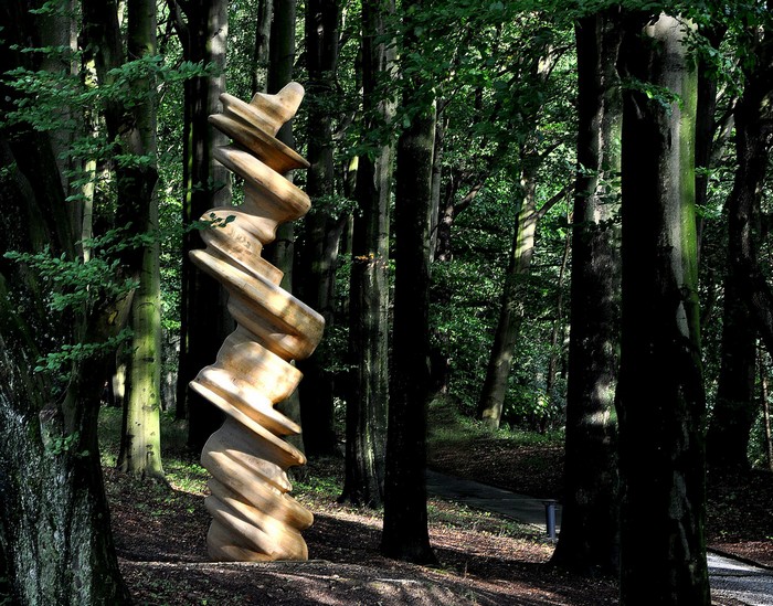 Тони Крэг, Tony Cragg - автор скульптур из урбанистических материалов