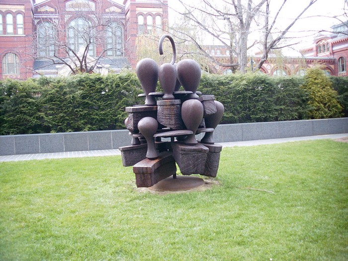 Тони Крэг, Tony Cragg - автор скульптур из урбанистических материалов