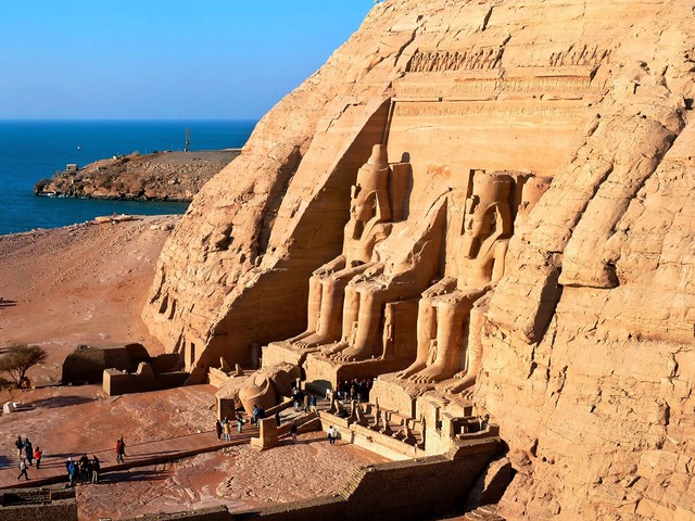 Abu_Simbel__Near_Aswan__Egypt (640x480, 125Kb)