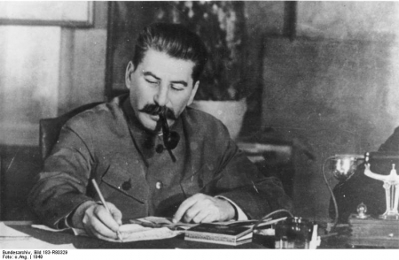 1317667930_stalin (450x294, 82Kb)