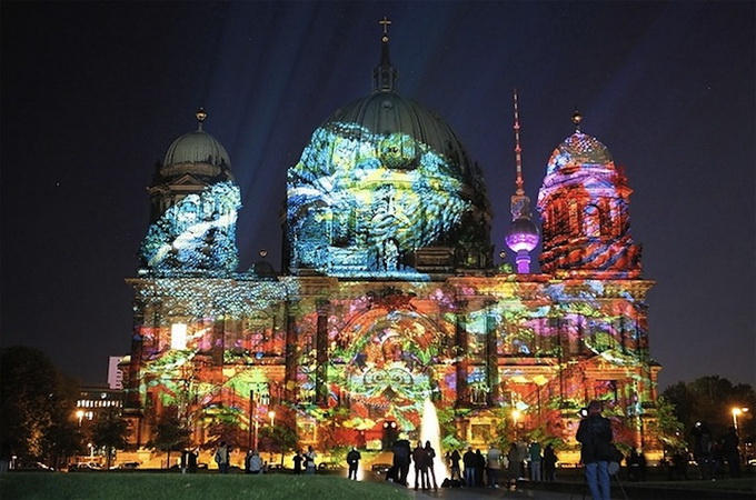 1319051781_BerlinsFestivalofLights1 (680x450, 135Kb)
