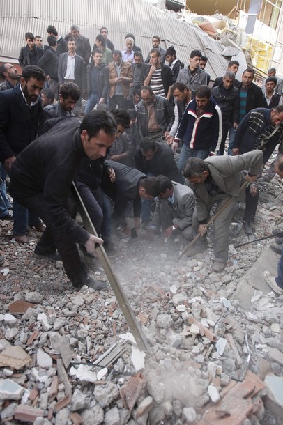 Землетрясение в Ване, Турция, 24 октября 2011 года/2270477_137 (406x610, 92Kb)