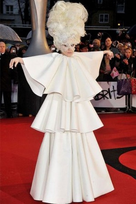 Леди Гага и её необычные костюмы