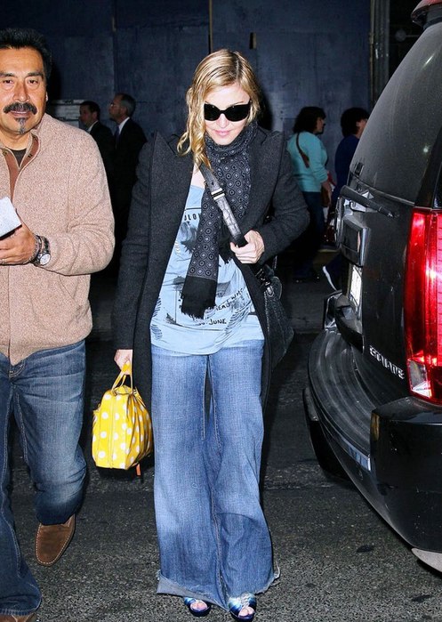 20111110-pictures-madonna-out-about-new-york-02 (497x700, 105Kb)