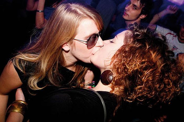 Lesbian kiss club