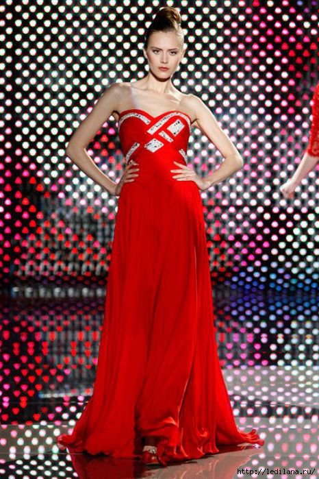красное платье (466x700, 260Kb)