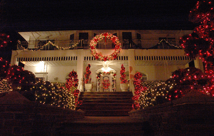 brooklyn-house-christmas-lights-0 (700x445, 211Kb)