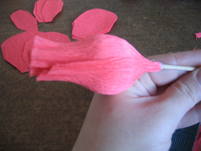 Как сделать цветы из гофрированной бумаги своими руками поэтапно фото