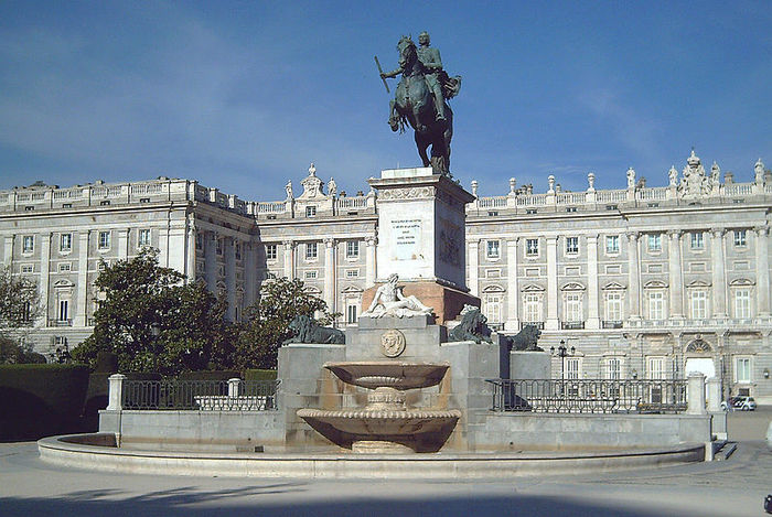 3925073_800pxMonumento_a_Felipe_IV_Madrid_01 (700x469, 93Kb)