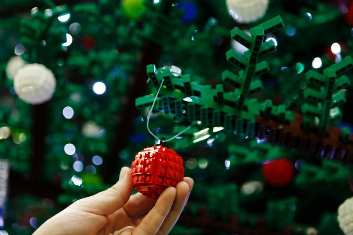 Самая большая рождественская елка из LEGO установлена в Лондоне/2270477_87_1_ (700x466, 71Kb)