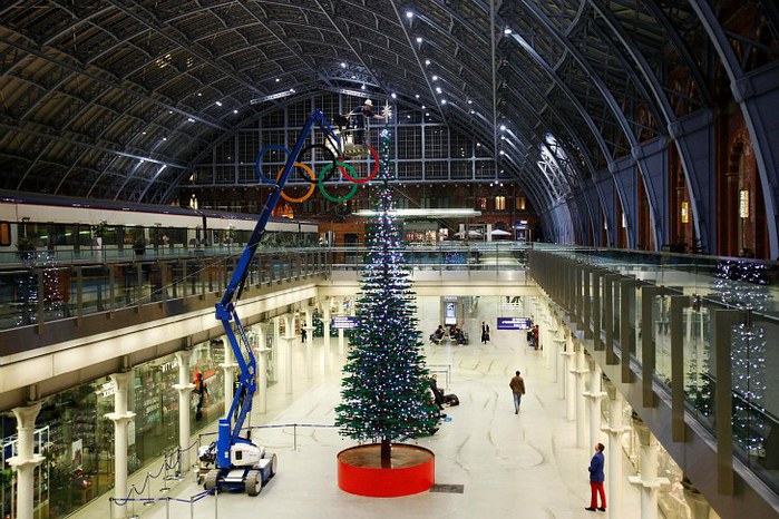 Самая большая рождественская елка из LEGO установлена в Лондоне/2270477_89 (700x466, 124Kb)